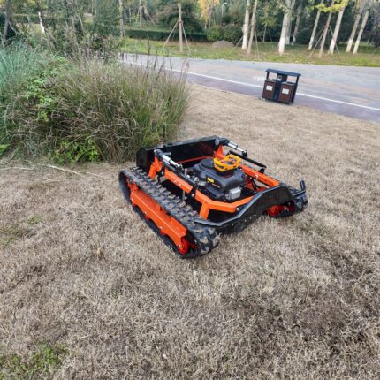 XT-900 Remote-controlled lawn mower